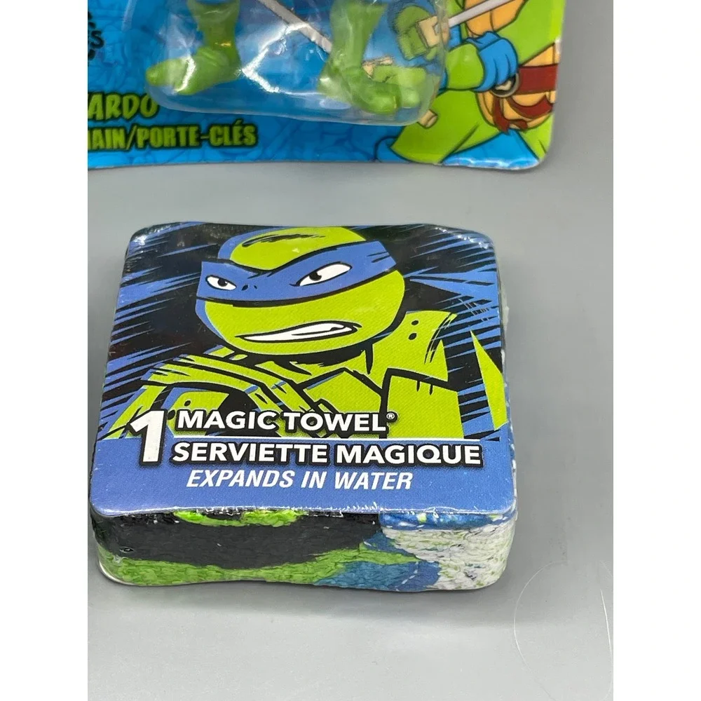 Teenage‎ Mutant Ninja Turtles TMNT Keychain and Magic Towel Lot Leonardo Raphael